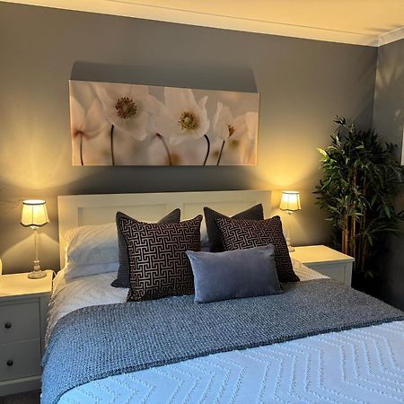 אובאן Holly Lodge - 2 X Kingsize Bedrooms With Private Entrance And Free Parking-New Shower Room מראה חיצוני תמונה
