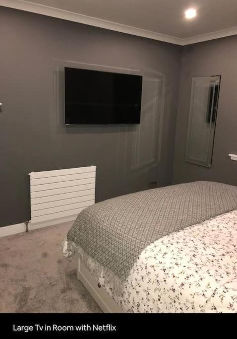 אובאן Holly Lodge - 2 X Kingsize Bedrooms With Private Entrance And Free Parking-New Shower Room מראה חיצוני תמונה