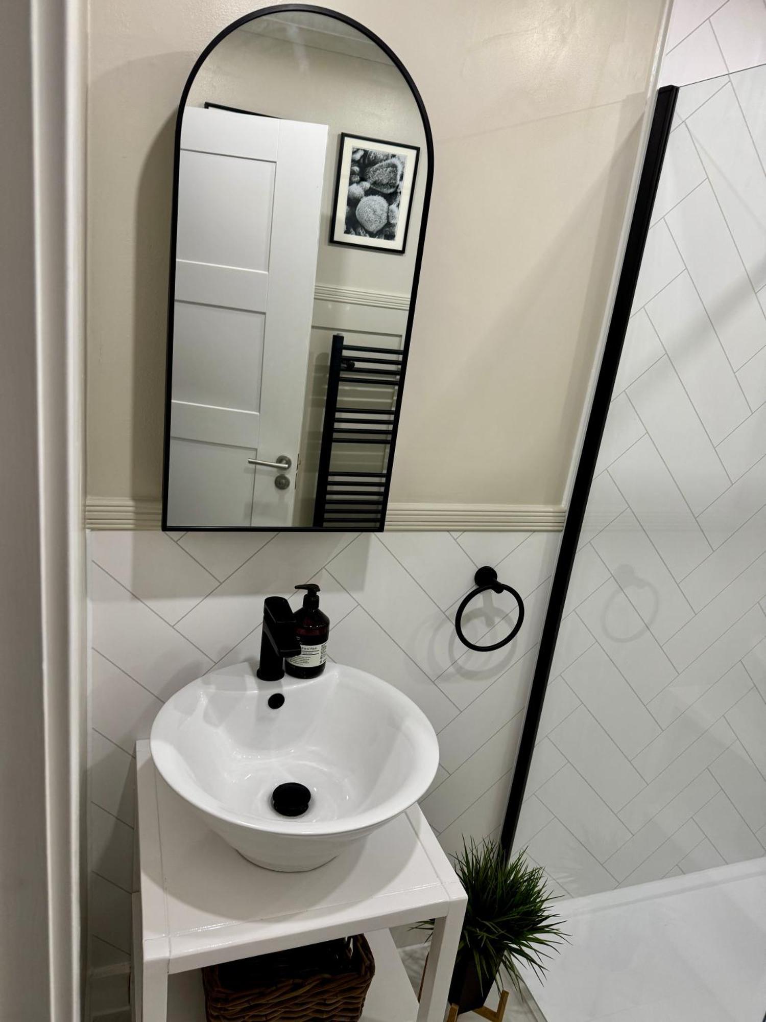 אובאן Holly Lodge - 2 X Kingsize Bedrooms With Private Entrance And Free Parking-New Shower Room מראה חיצוני תמונה