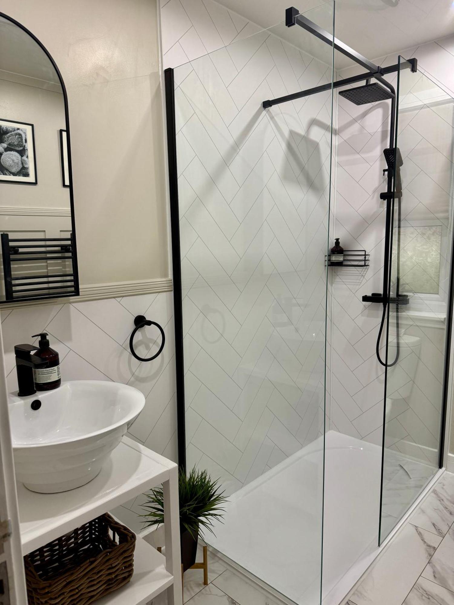 אובאן Holly Lodge - 2 X Kingsize Bedrooms With Private Entrance And Free Parking-New Shower Room מראה חיצוני תמונה